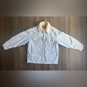 Levi's Sherpa Lined Light Denim Jacket with snap buttons size large